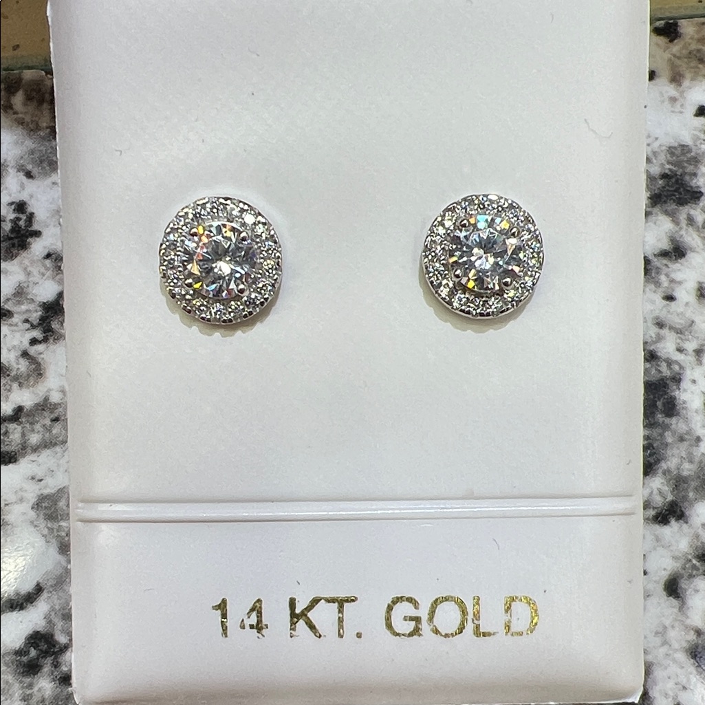 14 Kt White Gold Cubic Zirconia Stud Earrings